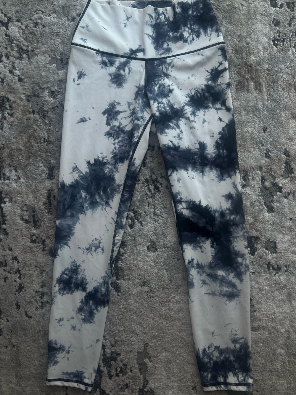 High-Rise Black & White Tie-Dye Leggings — Women's Activewear